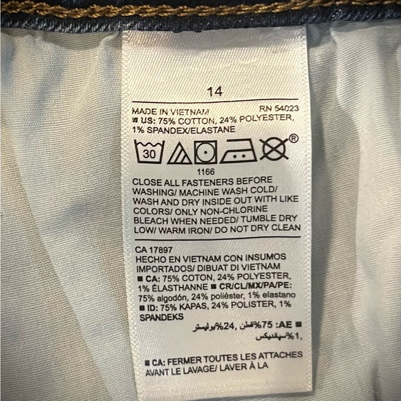 Old Navy denim Bermuda shorts - Picture 7 of 7